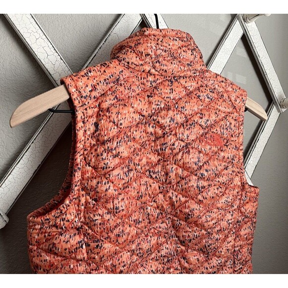 The North Face Women’s XS Thermoball Vest Pattern - Picture 6 of 10